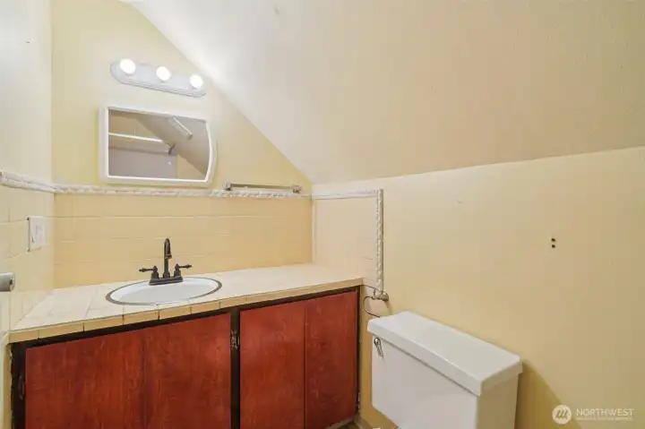 Upper level 3/4 bath