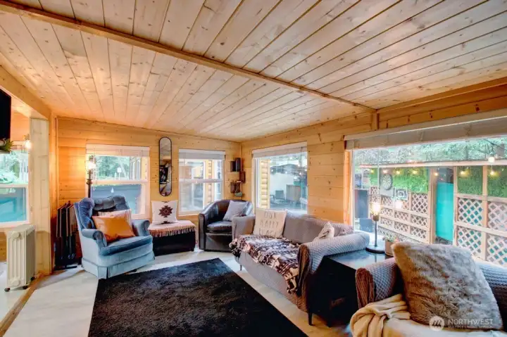 Spacious log cabin - expansive windows