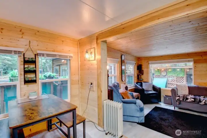 Dining nook/dining area