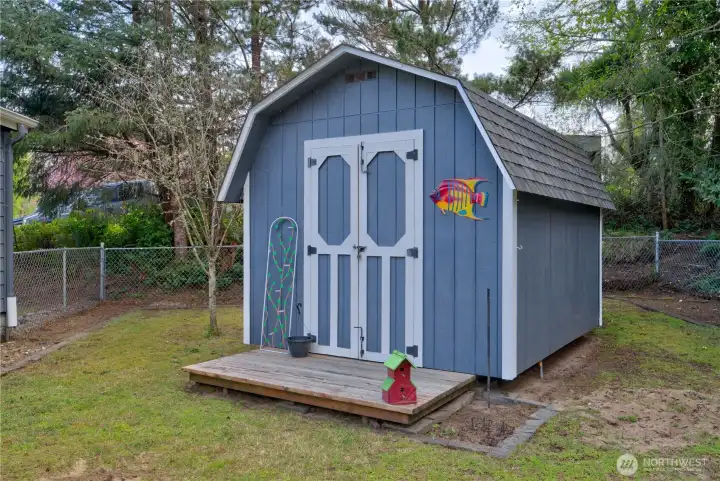 Cute outbuilding in back yard for storage, gardening etc.