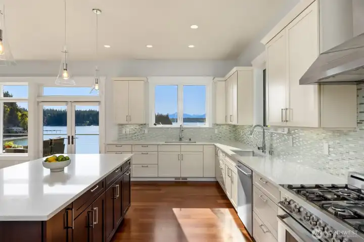 Enjoy the amazing views from every room! Enjoy the amazing views from every room!