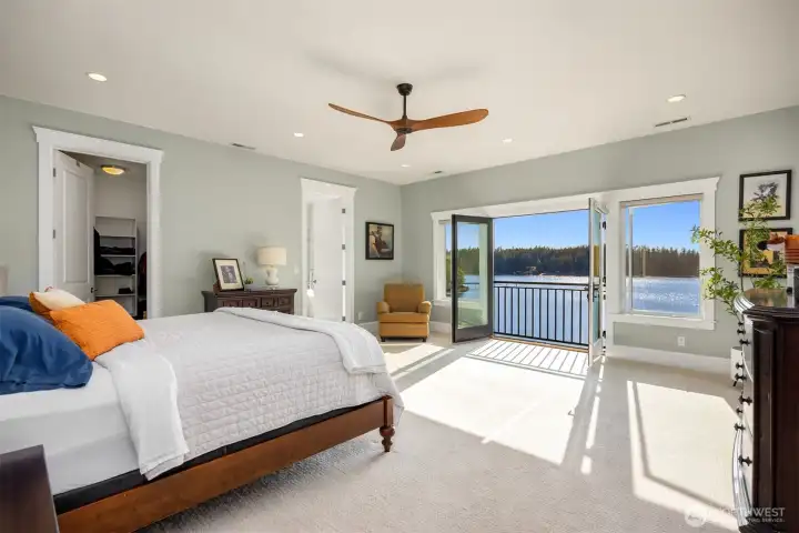 Feel like you are on a ship while in the primary suite- the views of the water and the bay are enchanting. Feel like you are on a ship while in the primary suite- the views of the water and the bay are enchanting.