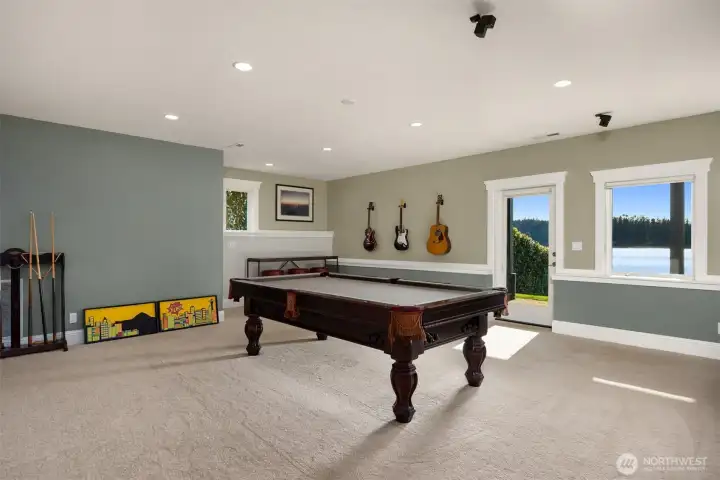 Lower-level bonus room. Lower-level bonus room.