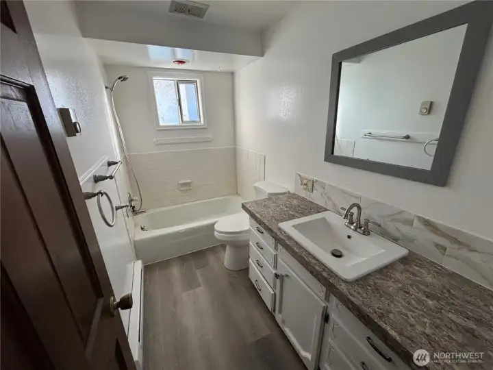 Main House - Main Bath