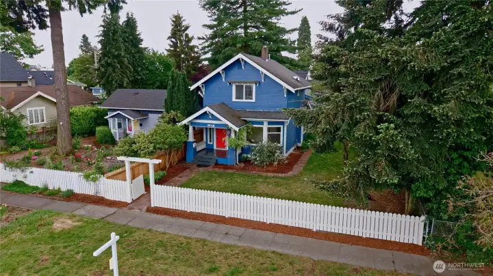 Picture perfect white picket fence.