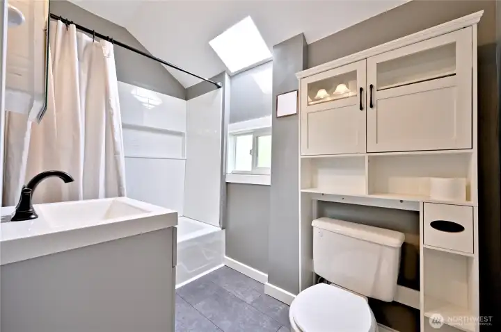 Upstairs remodeled full bathroom