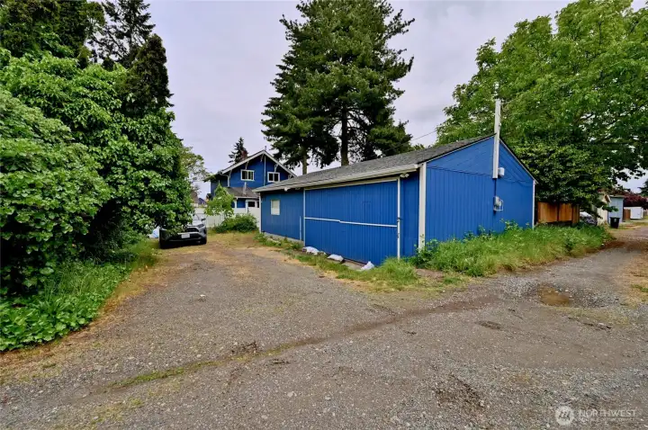Large driveway and garage accessible by alleyway.