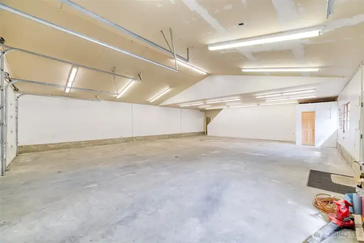 Extraordinarily spacious multi-purpose space Extraordinarily spacious multi-purpose space