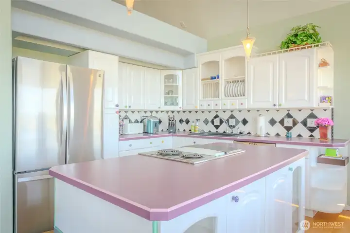 Fully equipped kitchen with a view!