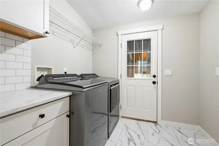 Laundry room (with attached garage)