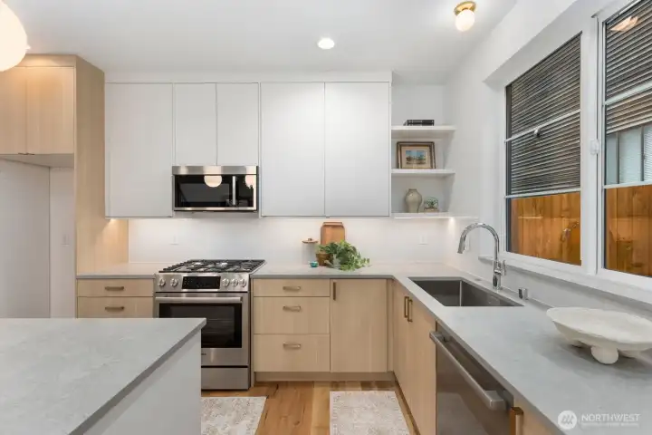 Photos from model home, similar finishes and layout. Photos from model home, similar finishes and layout.