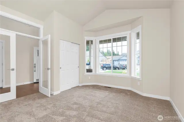 lovely bay window in 3rd bed/flex room