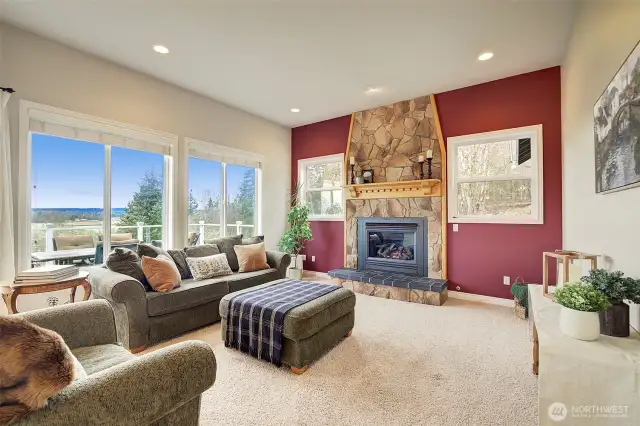 Main level living area was breathtaking territorial views