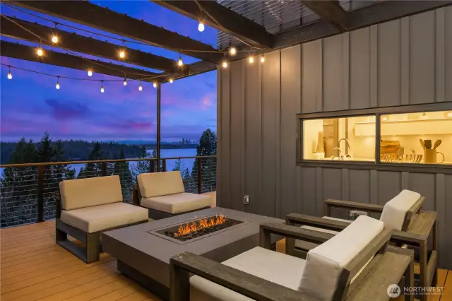 A cozy nook just off the kitchen provides yet another inviting space for entertaining and enjoying the stunning views.