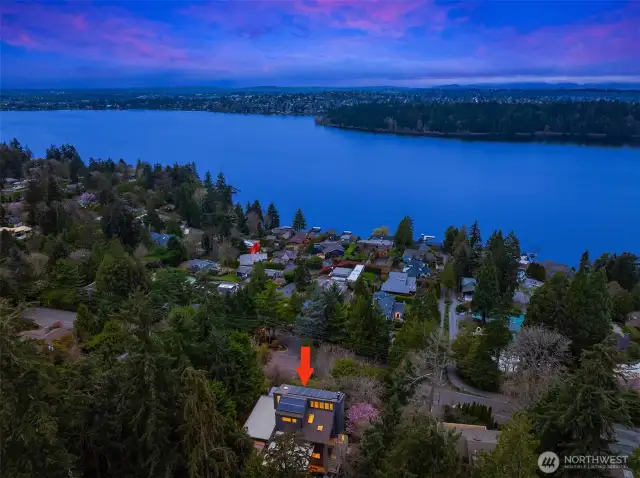 Situated within walking distance of Groveland Beach and the lake!