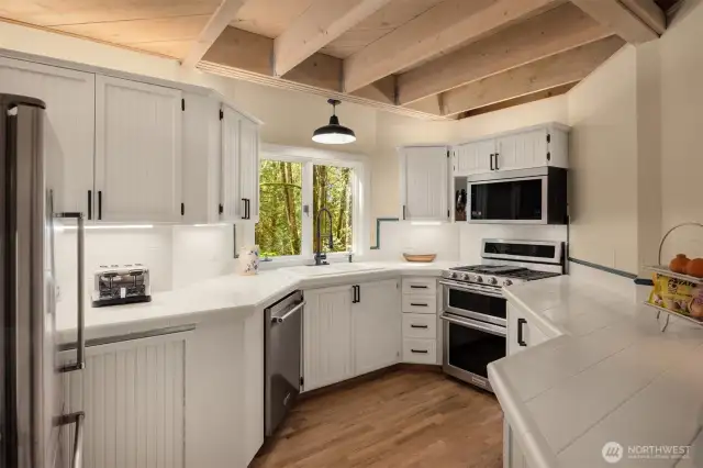 Under cabinet lighting