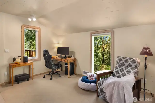 Sitting area of main floor primary suite