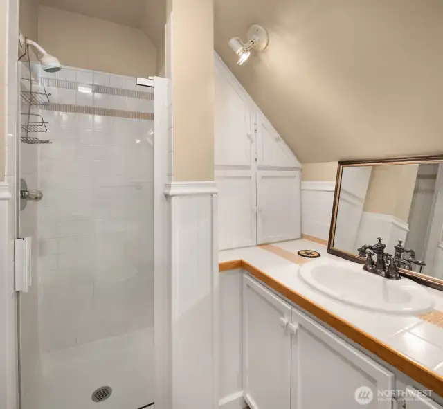 Main floor primary 3/4 bath