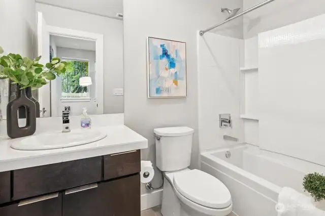 Full bath off the bedroom