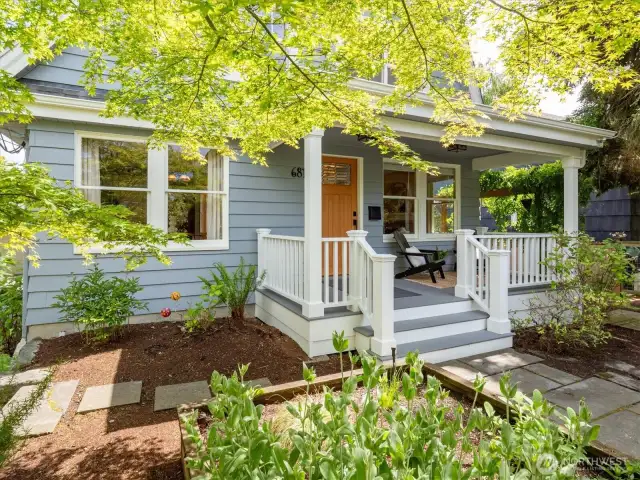 Welcoming front of the house.