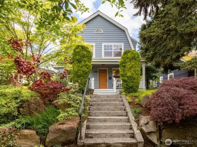 Stairs from the sidewalk. Great curb-appeal!