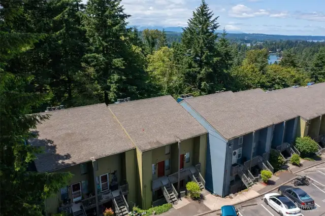 Close to Oyster Bay, this charming little community offers easy access to Highway 3, Puget Sound Naval Shipyard, and everyday conveniences - Starbucks is just down the street!