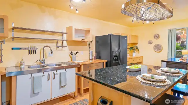 This kitchen is modern chic with personality to spare! Eclectic design elements and bold finishes come together to create a space that’s anything but ordinary.