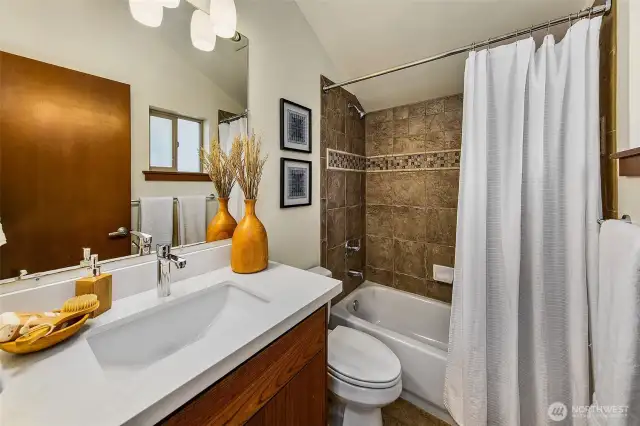 Attached full ensuite bathroom