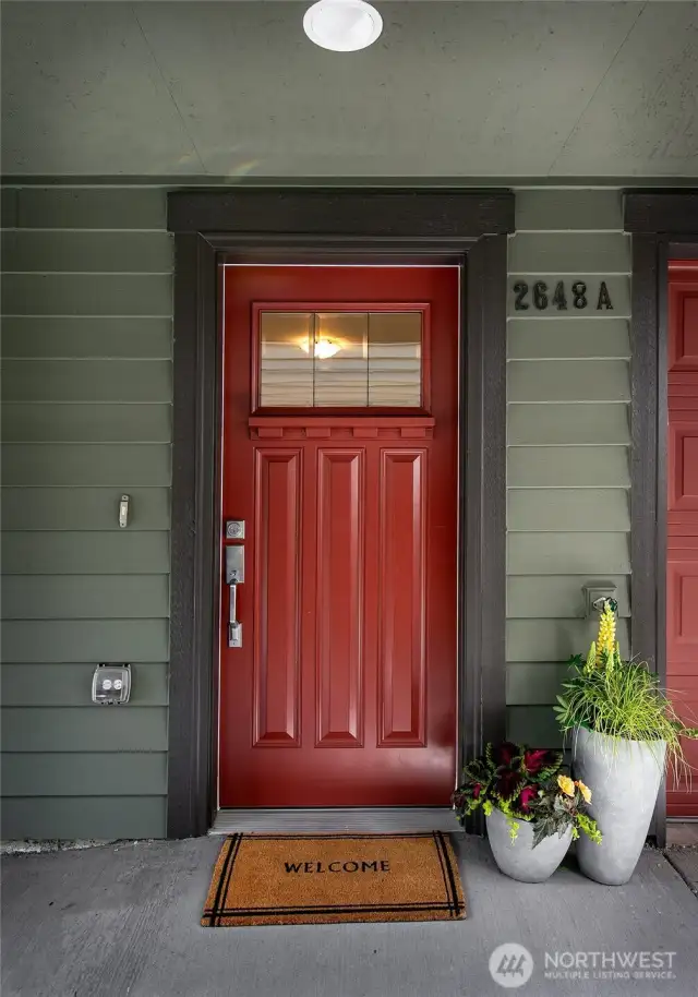 Front entry (garage to the right)