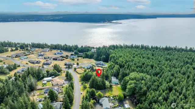 Enjoy community access to Mussel Beach, including a convenient boat launch.