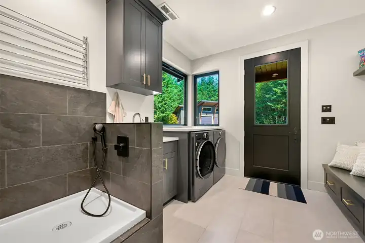 Laundry room w/ dog wash