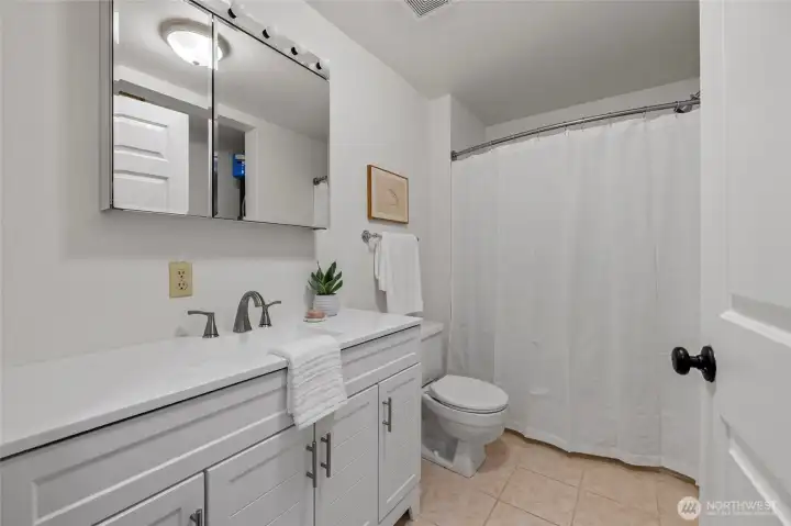 upstairs full bath with new vanity