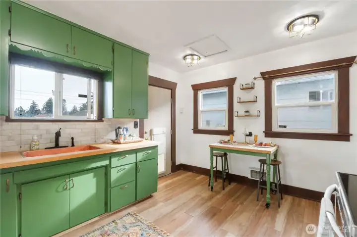 Lots of light in the kitchen