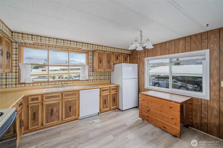 Kitchen with pull poout dining table