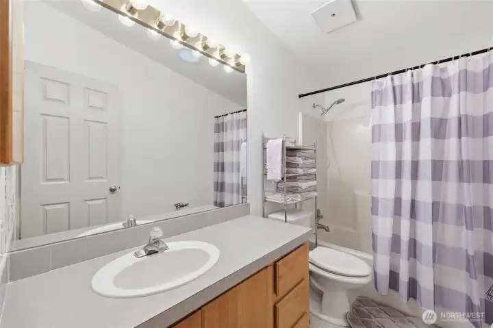 Main bathroom near bedrooms