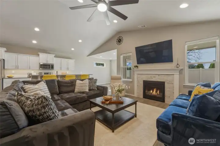 Living Room with Vaulted Ceiling and Gas Fireplace