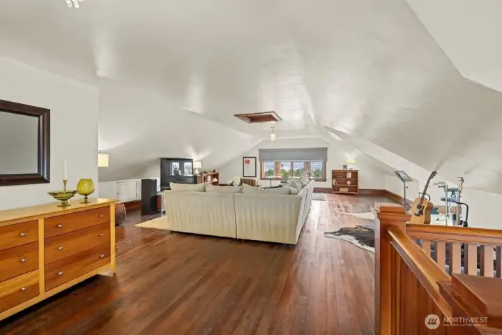 the 3rd floor is home to the "ballroom". High ceilings and nooks to create music, art or to play cards and games.