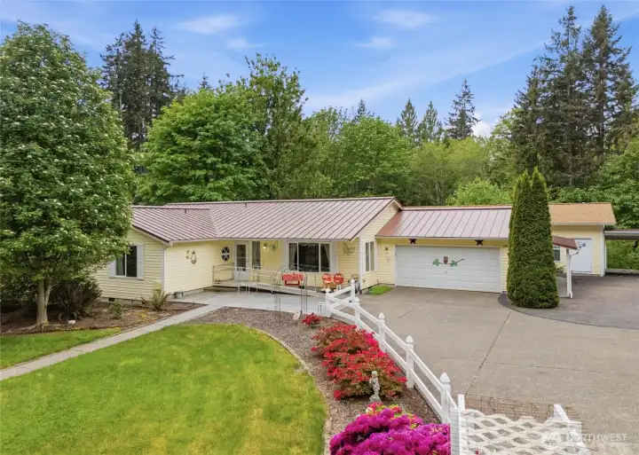 Turn into the non descript driveway off Mile Hill and prepare to so WOW!