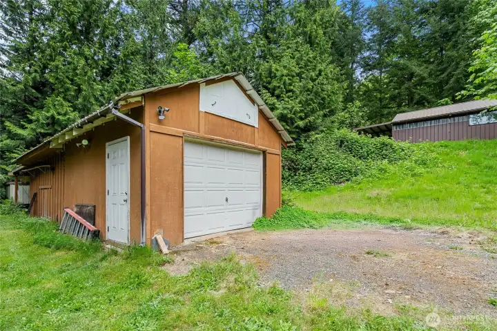 Shop/Garage