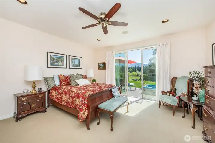 Spacious Primary With Mountain Views