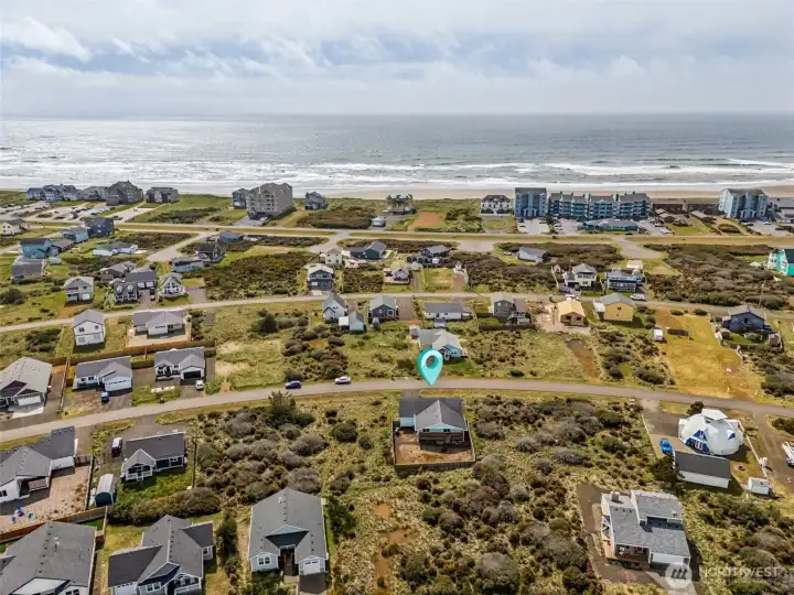 Great location walking distance to the beach & the jetty!