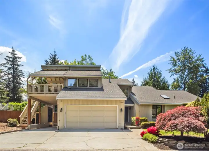 Enter into the kind of neighborhood that everyone wants to find for their home. The place that lights up in the winter with not just lights, but the warmth of neighborhood cheer. Gorgeous, mature landscaping greets you. There is room for at least 3 cars to be covered and RV parking as well! Welcome home to South Everett!