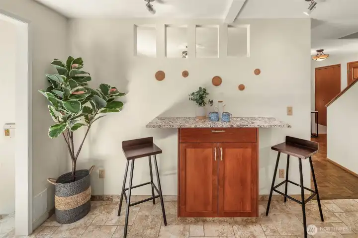 Just opposite the dining room you can find the kitchen and this sweet spot for guests to sit while Chef whips up the magic! This is a great spot to enjoy drinks or snacks or even an extra prep space for your most industrious guests!