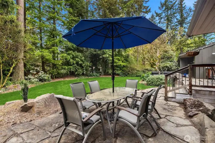Multiple outside dining areas Multiple outside dining areas