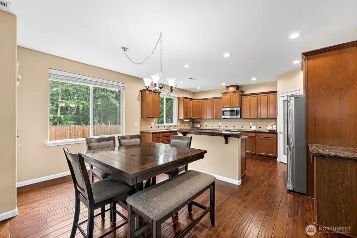 Kitchen eating area 17'x9'