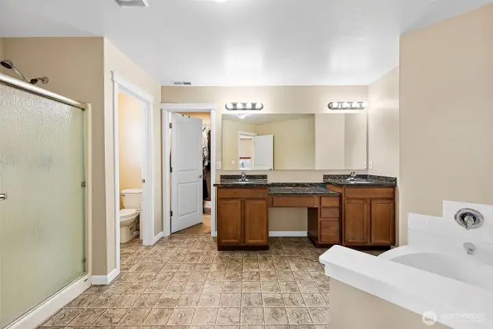 Primary bath 12'x14'