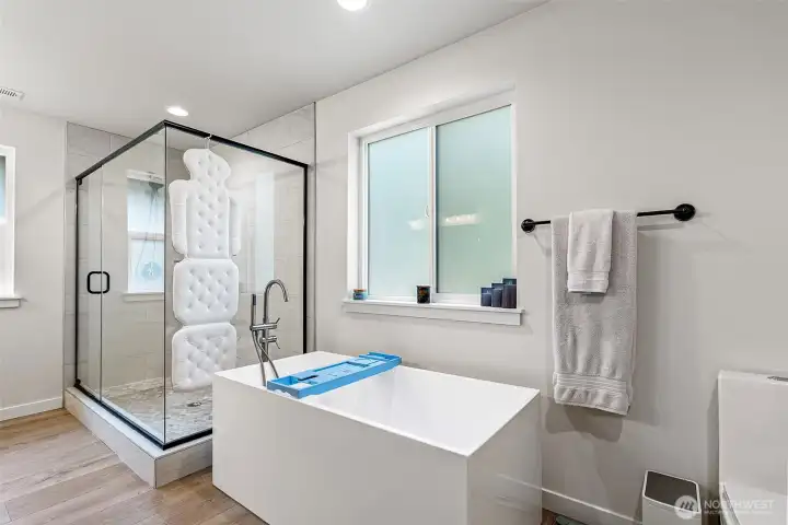 Freestanding tub