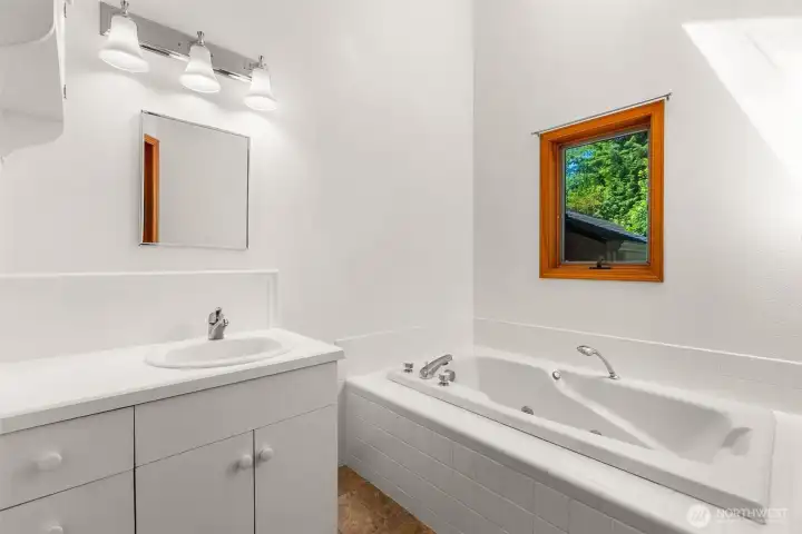Jetted tub Primary Bath