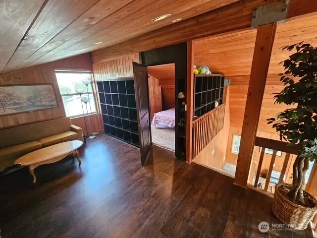 Bonus room and bedroom with closet in the loft.