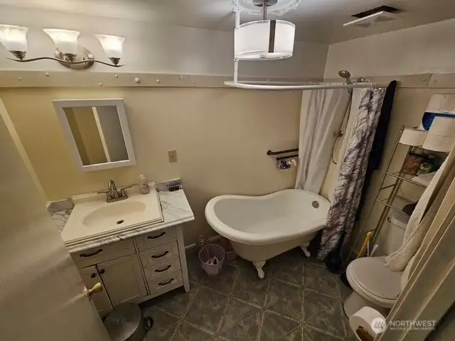 Full bathroom in the garage.